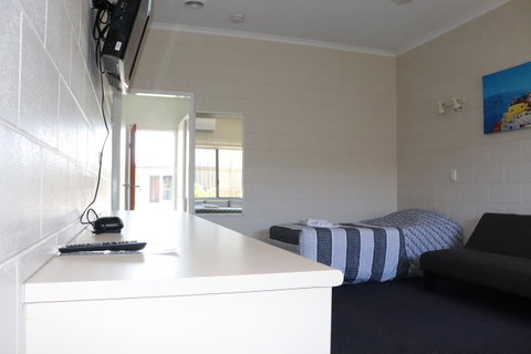 YAL Cairns - A Motel That Makes A Difference - Accommodation NT 8