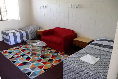 YAL Cairns - A Motel That Makes A Difference - Accommodation NT 3