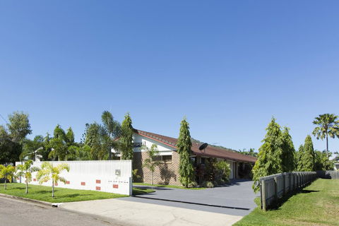 Marcol Place Holiday Apartments - NT Tourism 0