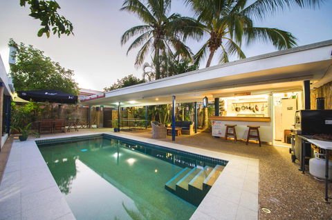 Cosmopolitan Motel & Serviced Apartments - NT Tourism 1