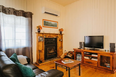 Apple Blossom Cottages - Accommodation NT 6