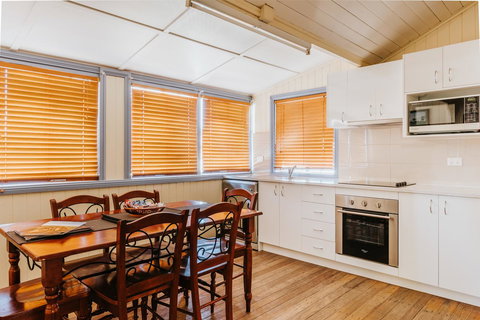 Apple Blossom Cottages - Accommodation NT 7