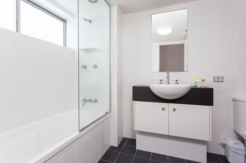 Oxygen Apartments - Accommodation NT 12