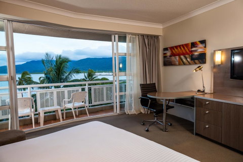 DoubleTree By Hilton Cairns - Accommodation NT 19