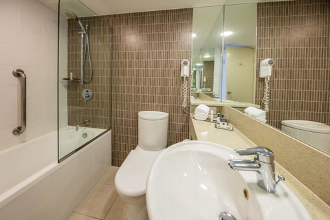 DoubleTree By Hilton Cairns - Accommodation NT 36