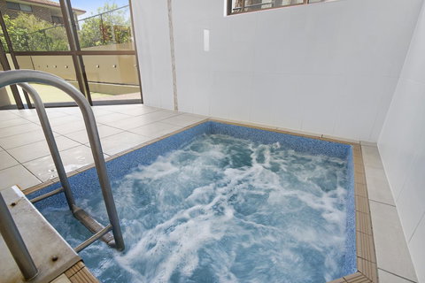 Burleigh Esplanade Apartments - Accommodation NT 22