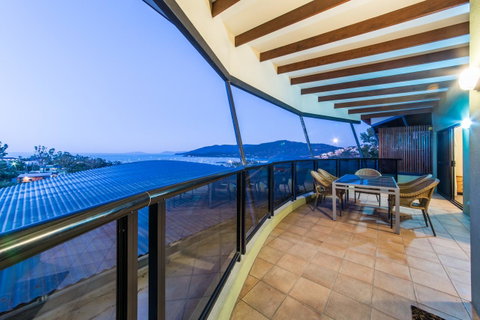 Paradise Penthouse At Waves - Airlie Beach - Accommodation NT 24