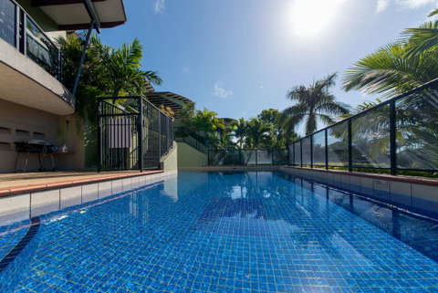 Paradise Penthouse At Waves - Airlie Beach - Accommodation NT 1