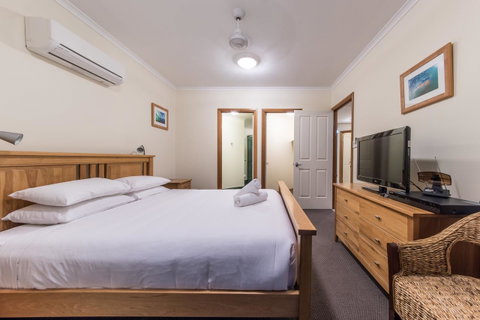 Paradise Penthouse At Waves - Airlie Beach - Accommodation NT 11