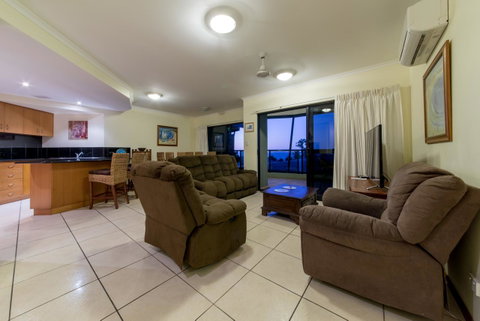 Paradise Penthouse At Waves - Airlie Beach - Accommodation NT 10