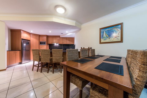 Paradise Penthouse At Waves - Airlie Beach - Accommodation NT 5