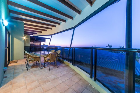 Paradise Penthouse At Waves - Airlie Beach - Accommodation NT 26