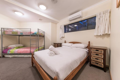 Paradise Penthouse At Waves - Airlie Beach - Accommodation NT 16