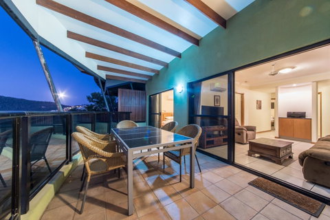 Paradise Penthouse At Waves - Airlie Beach - Accommodation NT 27