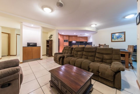 Paradise Penthouse At Waves - Airlie Beach - Accommodation NT 7