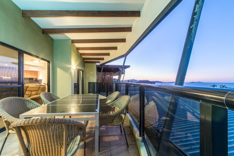 Paradise Penthouse At Waves - Airlie Beach - Accommodation NT 28