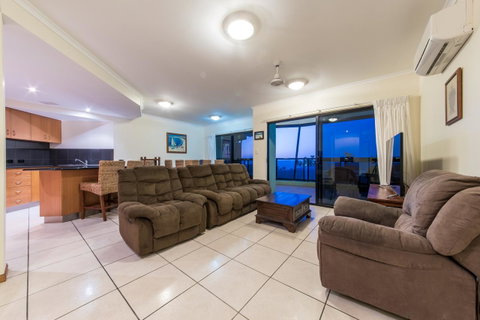 Paradise Penthouse At Waves - Airlie Beach - Accommodation NT 9