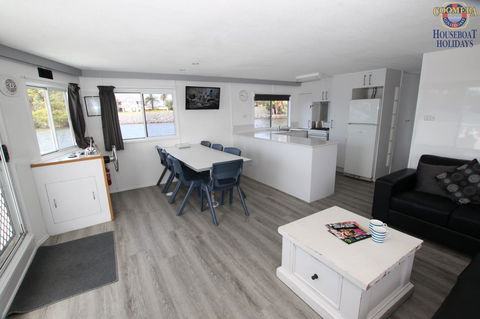 Coomera Houseboats - Accommodation NT 8