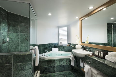 Sofitel Gold Coast Broadbeach - Accommodation NT 4