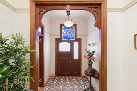 The Guesthouse Maleny - Accommodation NT 20