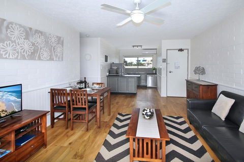 Surf Dance Apartments - NT Tourism 6
