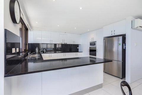 Surfers Aquarius On The Beach - Accommodation NT 6