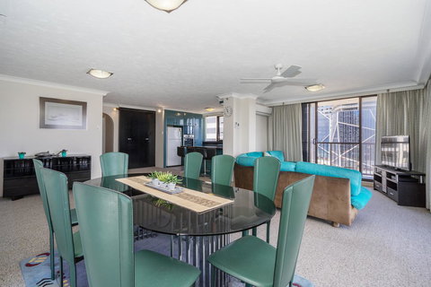 Surfers Aquarius On The Beach - Accommodation NT 31