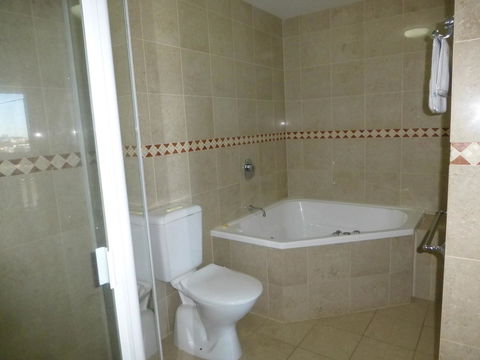 The Oasis Apartments - Accommodation NT 19