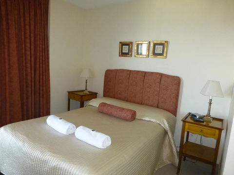 The Oasis Apartments - Accommodation NT 18