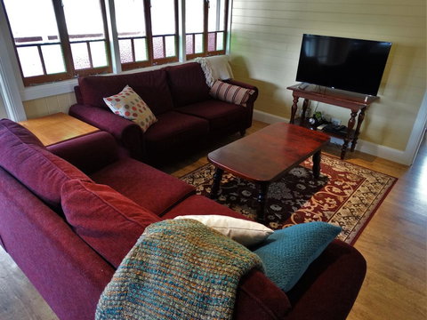 Loughmore House - Accommodation NT 8