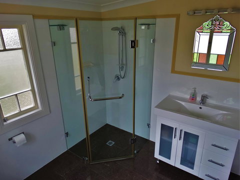 Loughmore House - Accommodation NT 11