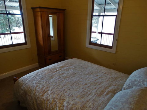 Loughmore House - Accommodation NT 10