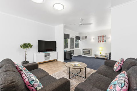 Wattle Grove Villa - NT Tourism 3