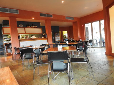 Waves Luxury Suites - NT Tourism 0