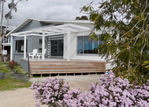 WHITE SHELLS HOLIDAY RENTAL - NT Tourism 0