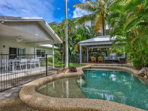 Whitehouse - Palm Cove - NT Tourism 2