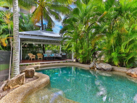 Whitehouse - Palm Cove - NT Tourism 0