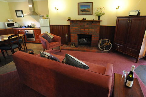 Wintarni Olives Cottage - NT Tourism 0