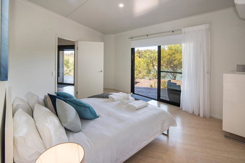 Wirraway Luxury Chalet - Accommodation NT 2