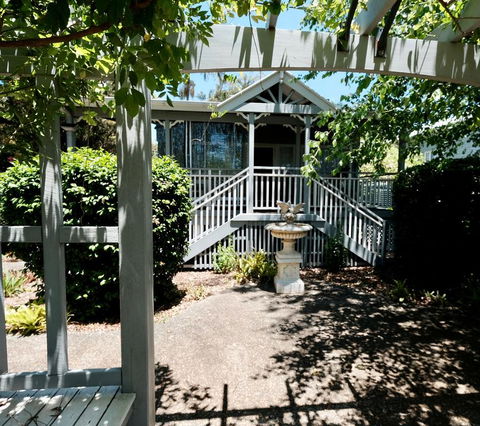 Wisteria Cottage 95 Main Western Road - NT Tourism 1