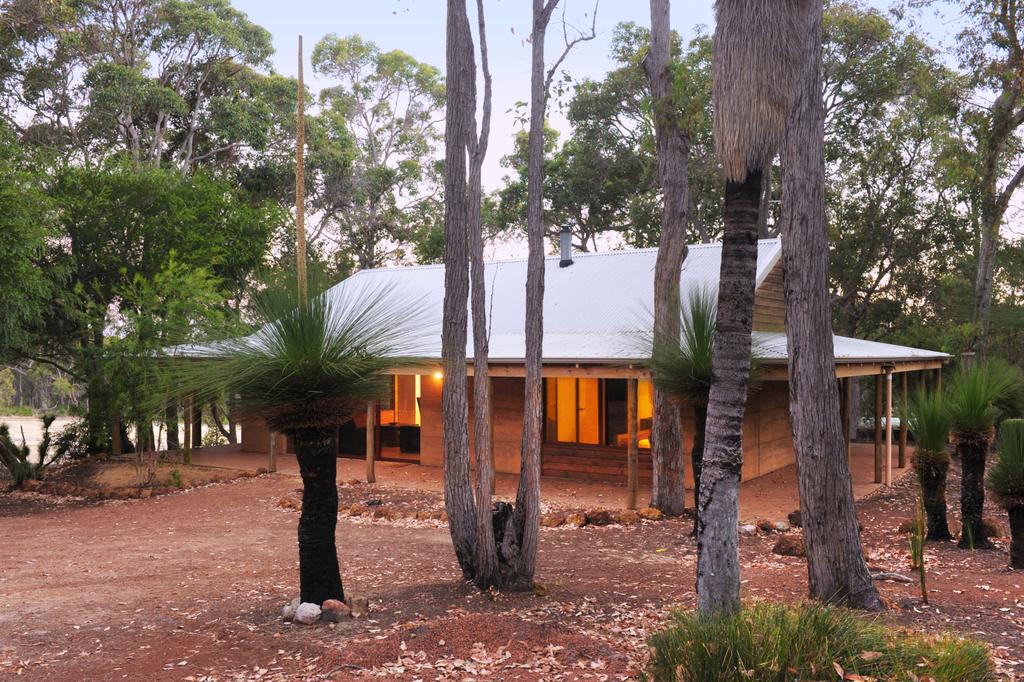  Accommodation NT