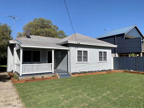 Yaringa Cottage...by The Sea - NT Tourism 1