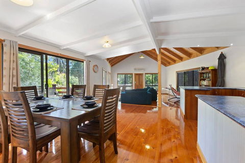 YARRABEE - The Perfect Getaway! - NT Tourism 0