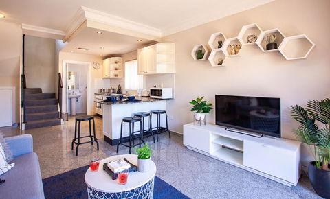 Your Home Here In Sydney - NT Tourism 0