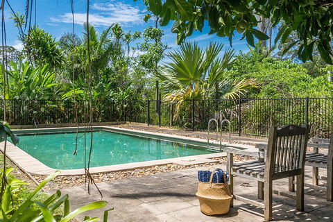 Your Luxury Escape - Cedar View - NT Tourism 3