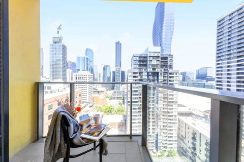 A Chic 2BR Apt City Views Near Southern Cross - NT Tourism 0