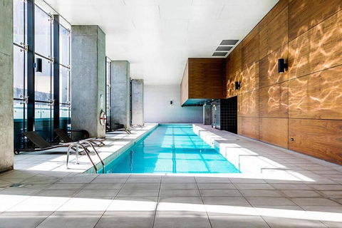 A Chic 2BR Apt City Views Near Southern Cross - NT Tourism 2