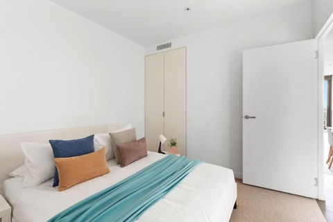 A Cozy 2BR Apt With Free WiFi In Prime Melbourne - Accommodation NT 1