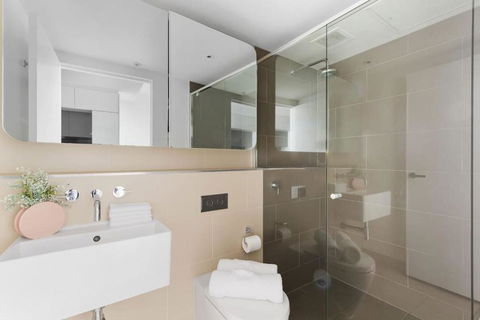 A Cozy 2BR Apt With Free WiFi In Prime Melbourne - Accommodation NT 2