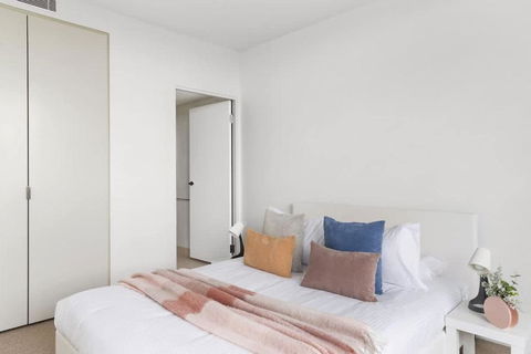 A Cozy 2BR Apt With Free WiFi In Prime Melbourne - Accommodation NT 4